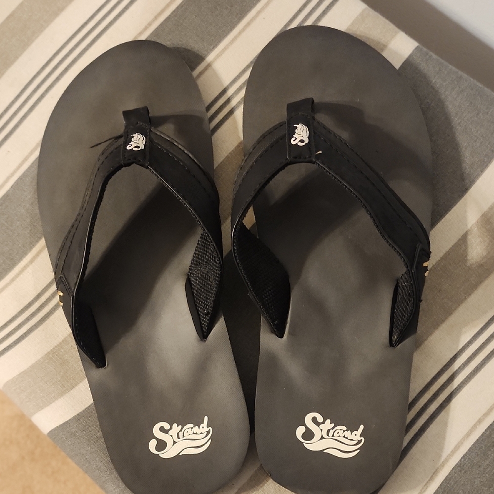 Black Men's Flip-Flops